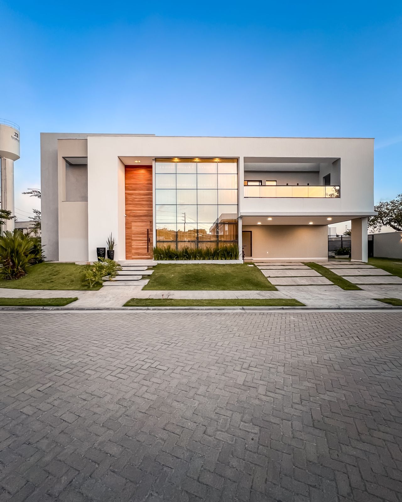 Casa incrível de esquina no Azur condomínio lago
