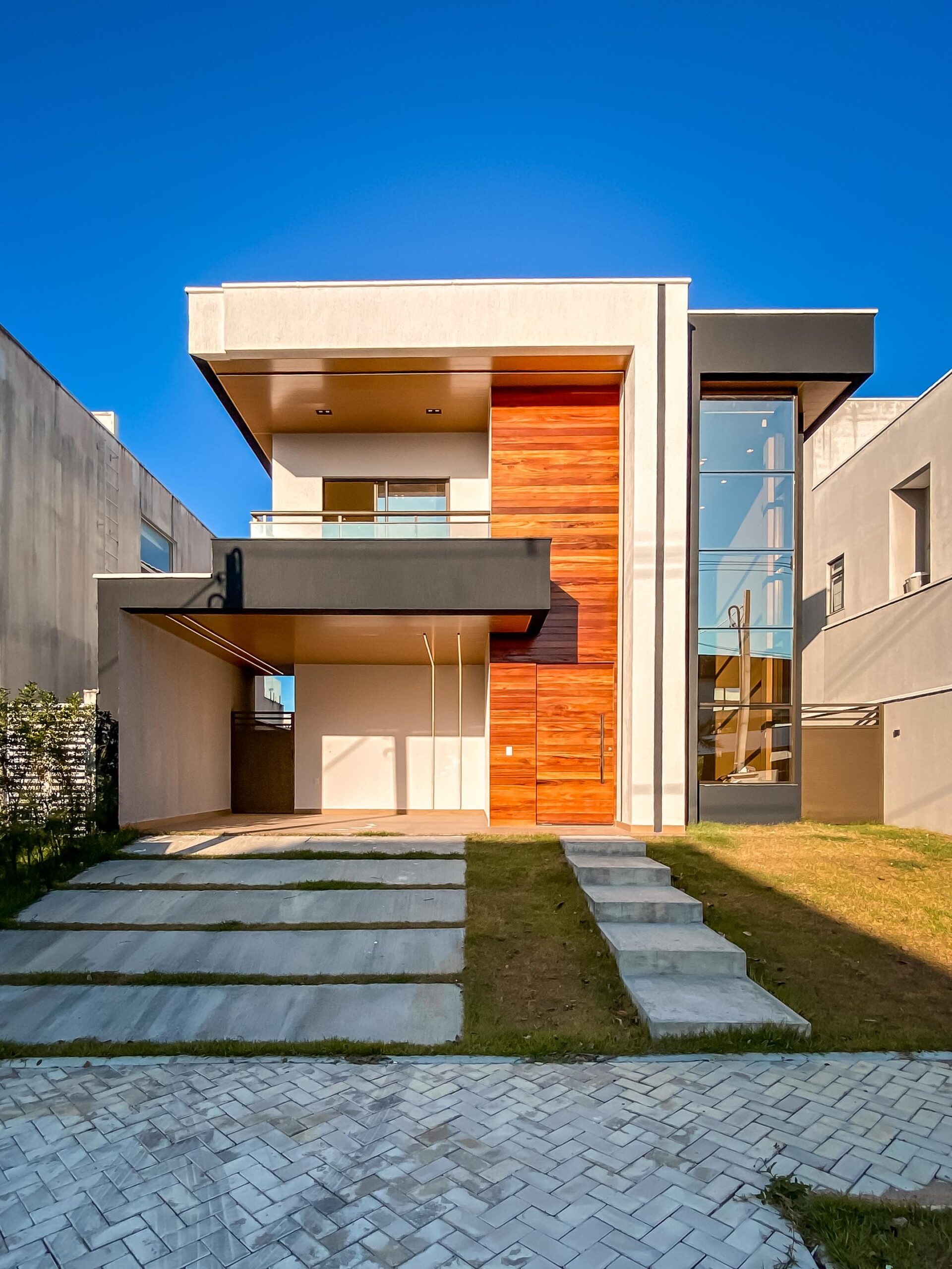Duplex no Terras Alphaville casa com lote poente e amplo terreno